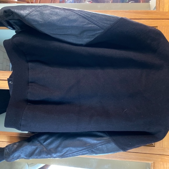 Hardly ever worn - Picture 3 of 3